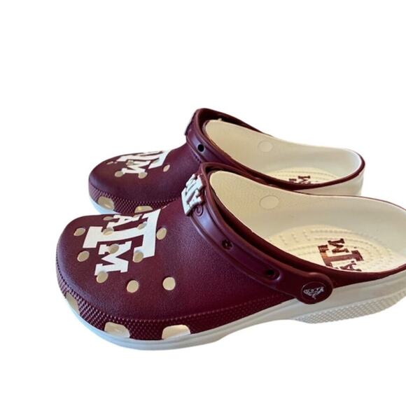Crocs Texas A&M Aggies NCAA Classic Clogs Slip On Maroon White Logo Size 9 Mens